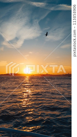 sunset at sea 113858906