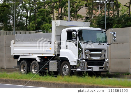 Dump truck image Dump truck image 113861393