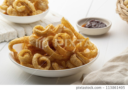 Crispy pork rinds,deep fried pork skin in white plate,yummy snacks food. 113861405