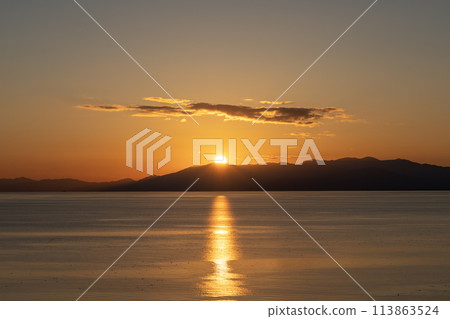 琵琶湖日落前的光之美 113863524