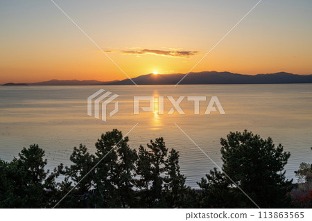 琵琶湖近日落的景色 113863565