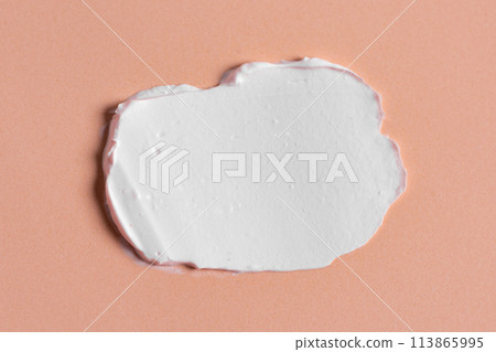 White rich cream smudge swatch 113865995