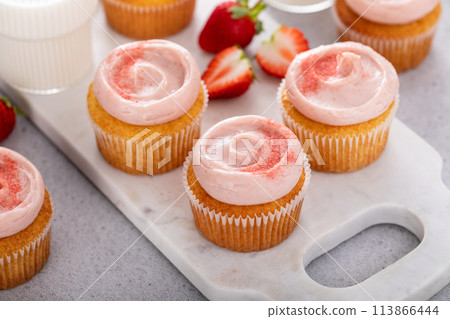 Strawberry lemonade cupcakes with a swirl of cream cheese frosting 113866444
