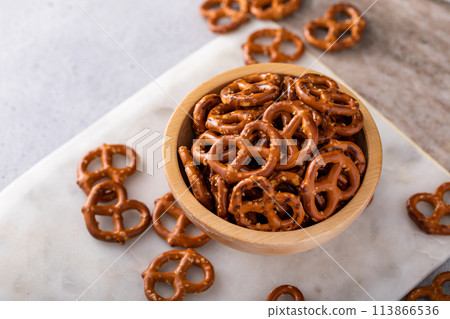 Crispy mini pretzels with salt, salty snack idea 113866536