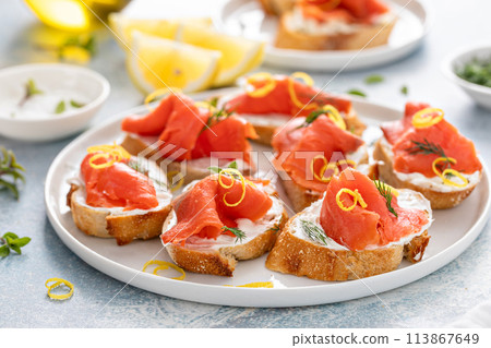 Smoked salmon crostini with cream cheese, dill and lemon zest Smoked salmon crostini with cream cheese, dill and lemon zest 113867649