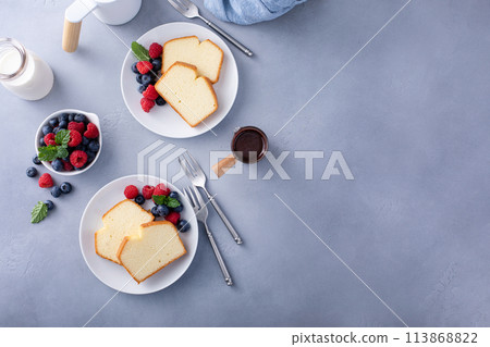 Classic pound cake sliced served with fresh berries Classic pound cake sliced served with fresh berries 113868822