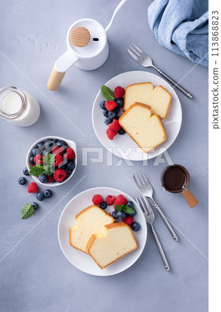 Classic pound cake sliced served with fresh berries 113868823