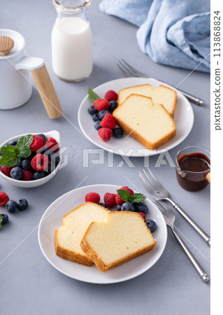 Classic pound cake sliced served with fresh berries Classic pound cake sliced served with fresh berries 113868824