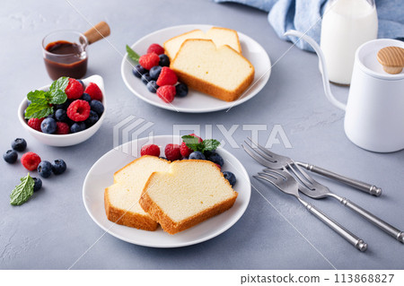 Classic pound cake sliced served with fresh berries Classic pound cake sliced served with fresh berries 113868827