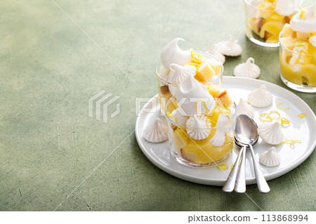 Lemon meringue and pound cake trifle in a glass 113868994