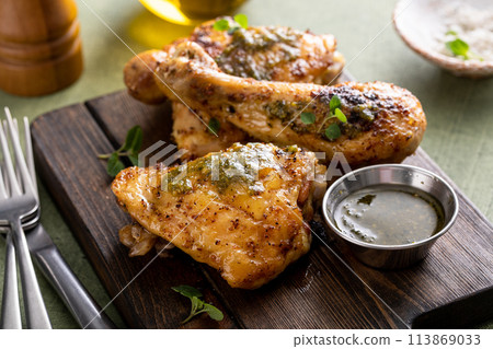 Roasted lemon and herb chicken drumsticks and thighs 113869033