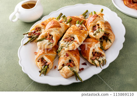 Puff pastry asparagus and bacon tarts for breakfast 113869110
