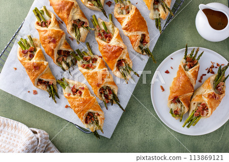 Puff pastry asparagus and bacon tarts for breakfast 113869121