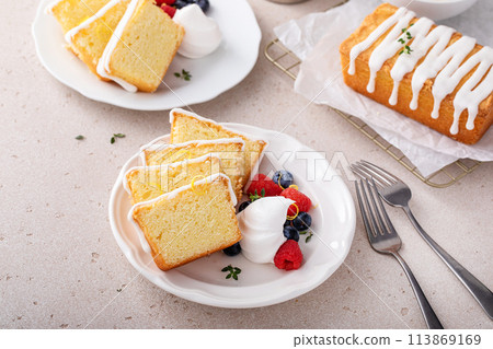 Classic vanilla or lemon pound cake served with fresh berries and whipped cream 113869169