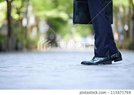 Business image: The feet of a man in a suit 113871769
