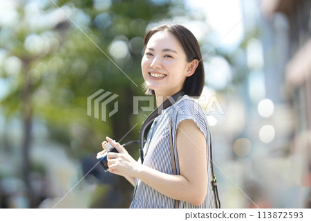 Camera woman travel solo travel 113872593