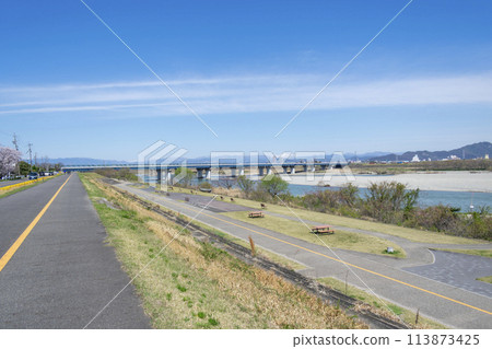 愛知縣一宮市木曾川堤岸風景 愛知縣一宮市木曾川堤岸風景 113873425