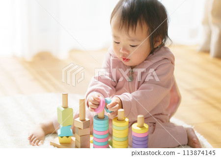 Baby playing with building blocks 113874145