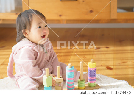 Baby playing with toys 113874480