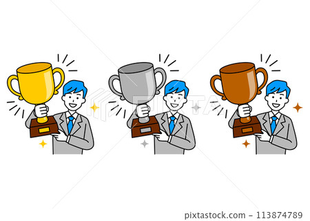一群身穿西裝的男子舉起金、銀、銅獎杯 113874789