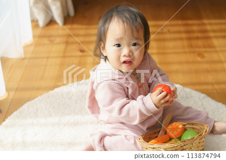 Baby playing with toys 113874794