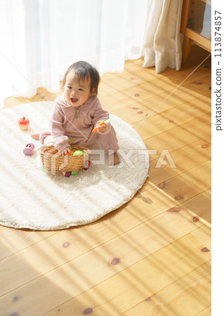 Baby playing with toys Baby playing with toys 113874857