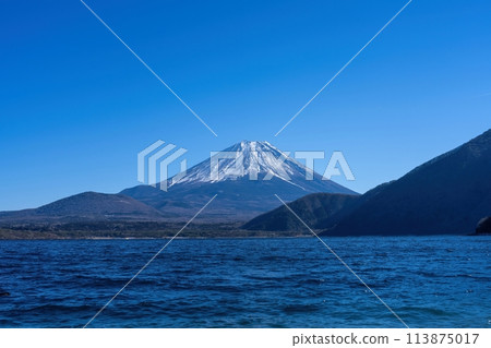 A magnificent view of Mt. Fuji against the blue sky from Lake Motosu A magnificent view of Mt. Fuji against the blue sky from Lake Motosu 113875017