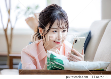 Female smartphone search Female smartphone search 113875390