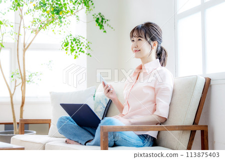 Female remote work Female remote work 113875403