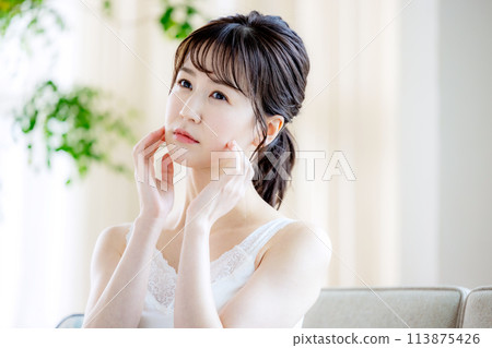 女性的美麗陷入困境 113875426