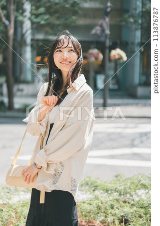 A woman enjoying window shopping in the city on a holiday 113876787
