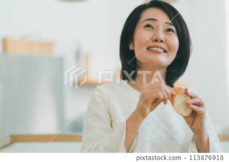 早餐 女生 女孩 113876918