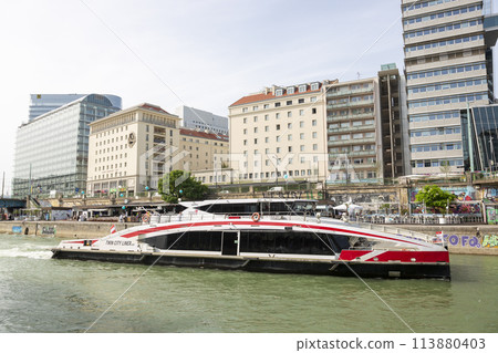Pleasure boat on the Donaukanal canal in Vienna 113880403