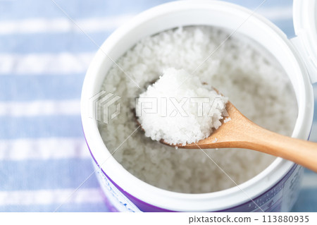 Salt, sea salt, sun-dried salt, salt flower 113880935