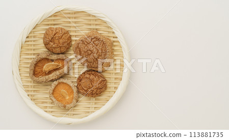 Dried shiitake mushrooms  113881735