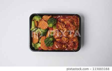 grilled chicken with vegetables 113883168
