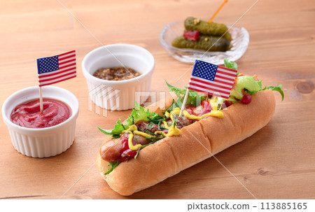 hot dog  113885165