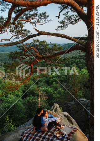 happy couple having date at the cliff on sunset 113885486
