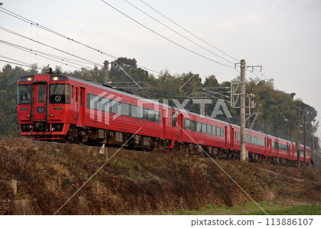 鹿兒島本線運行的木波185系列特急由布1號 鹿兒島本線運行的木波185系列特急由布1號 113886107