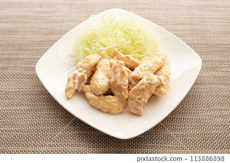 Chicken fillet with mayonnaise sauce (shrimp mayonnaise style) 113886898