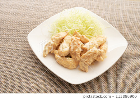 Chicken fillet with mayonnaise sauce (shrimp mayonnaise style) 113886900