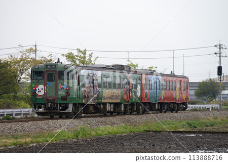 Two Kiha 47 series local trains running on the Johana Line Two Kiha 47 series local trains running on the Johana Line 113888716