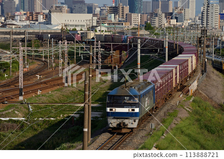 EF210-154次貨櫃貨運列車在北方貨運線上運行 113888721