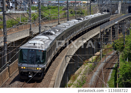 Kosai線上的223系列1000系列的8列火車 113888722