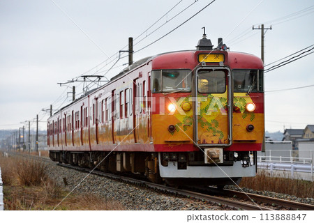在南澳線運行的415系列800系列中的3列火車 113888847