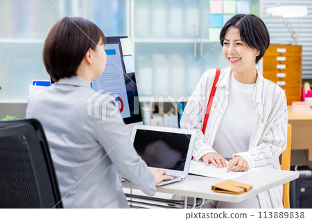 Business window consultation 113889838