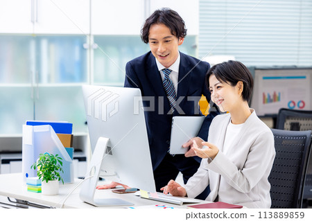 Men and women business office Men and women business office 113889859