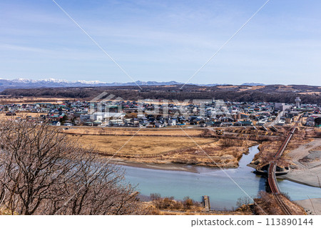 Niikappu town, Hokkaido, seen from Hangan Misaki observation deck [March] 113890144
