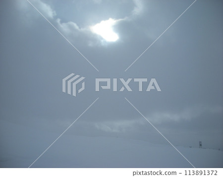 Mountain covered in snow clouds 113891372