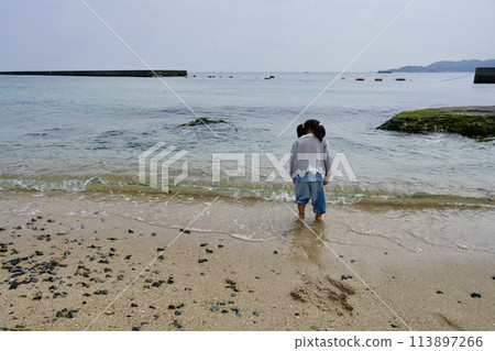 Azure Maiko beach with children (Kobe City) Azure Maiko beach with children (Kobe City) 113897266